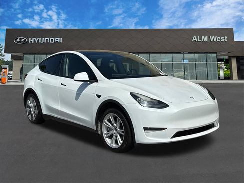 Used 2023 Tesla Model Y Long Range AWD/4WD image 3