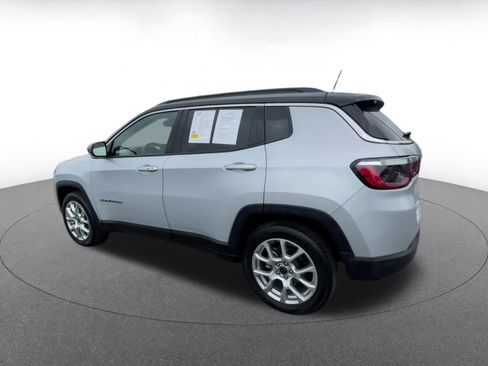 Used 2025 Jeep Compass Limited image 10