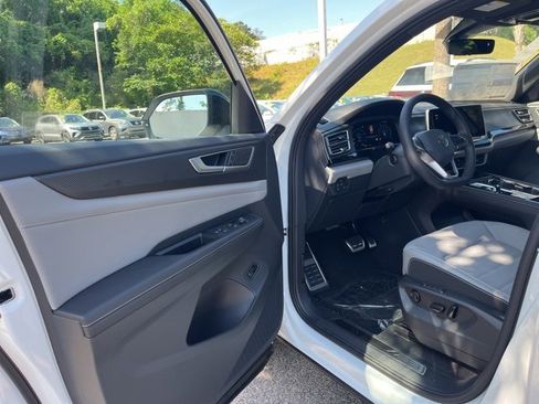 New 2025 Volkswagen Atlas Cross Sport SEL R-Line image 4