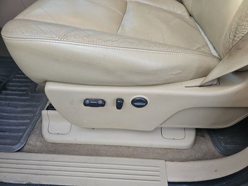 Used 2011 GMC Sierra 3500 SLT w/ SLT Convenience Package image 34