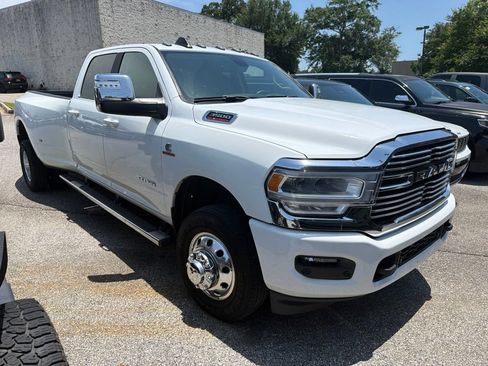 Used 2024 RAM 3500 Laramie AWD/4WD image 2