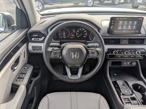 Used 2025 Honda Pilot EX-L image 19