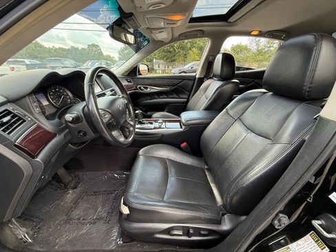 Used 2018 INFINITI Q70 Luxe RWD image 19