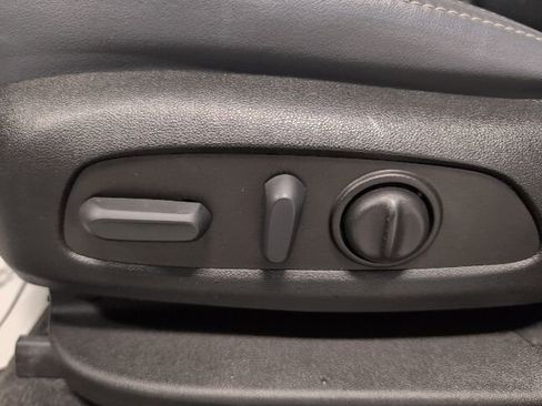 Used 2023 Buick Enclave Essence AWD/4WD image 12