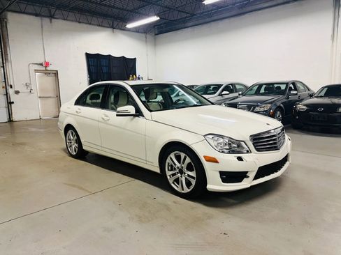 Used 2012 Mercedes-Benz C 300 4MATIC Sedan image 4