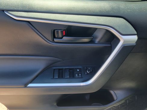 Used 2023 Toyota RAV4 LE AWD/4WD image 22