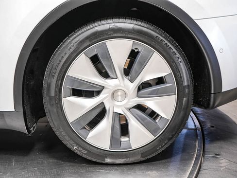 Used 2020 Tesla Model Y Long Range AWD/4WD image 8