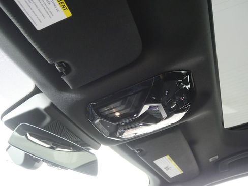 Used 2025 BMW 740i w/ Premium Package RWD image 23