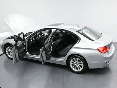 Used 2018 BMW 320i xDrive Sedan w/ Convenience Package AWD/4WD image 37