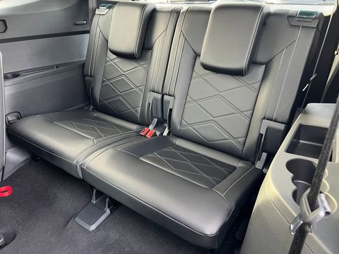 Certified 2025 Volkswagen Atlas SE image 14