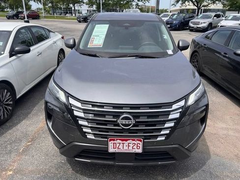 Used 2025 Nissan Rogue SV AWD/4WD image 2