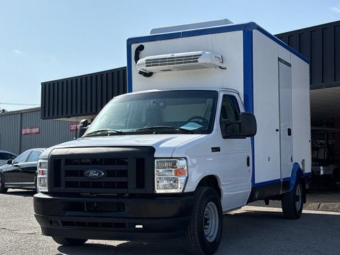 Used 2023 Ford E-350 and Econoline 350 Super Duty w/ Power Windows & Locks Group RWD image 3