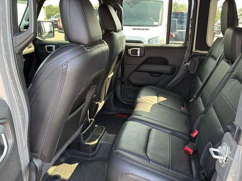 Used 2021 Jeep Wrangler Unlimited Sahara AWD/4WD image 11