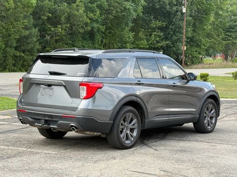 Used 2021 Ford Explorer XLT w/ Equipment Group 202A AWD/4WD image 4