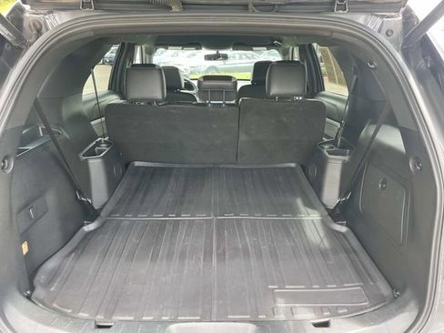Used 2017 Ford Explorer XLT w/ Equipment Group 202A FWD image 26