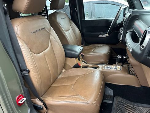 Used 2015 Jeep Wrangler Unlimited Rubicon AWD/4WD image 11