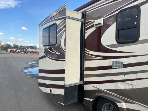 Used 2015 Mercedes-Benz Sprinter 3500 image 43