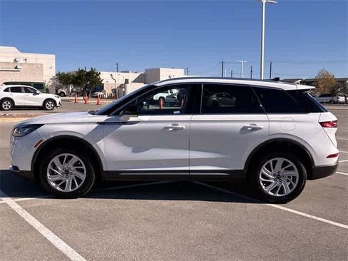 Used 2021 Lincoln Corsair AWD image 3