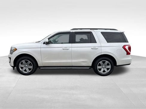 Used 2019 Ford Expedition XLT w/ Equipment Group 202A AWD/4WD image 2