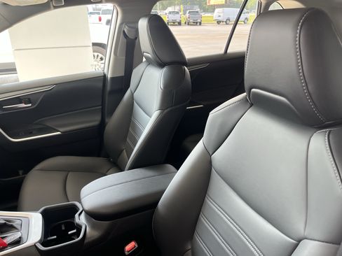 Used 2023 Toyota RAV4 XLE Premium FWD image 6
