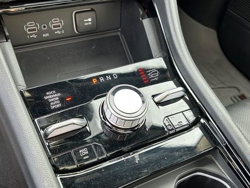 Used 2024 Jeep Grand Cherokee Overland w/ Luxury Tech Group IV image 28