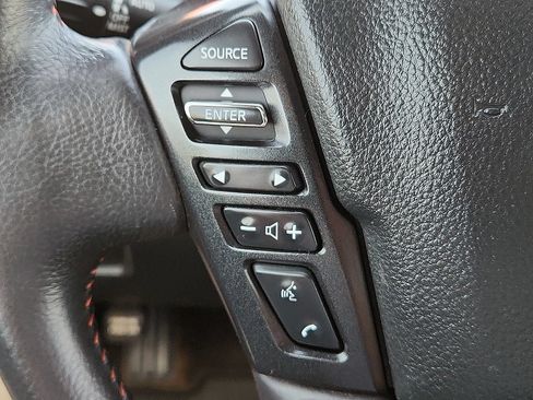 Used 2021 Nissan Titan PRO-4X w/ Pro-4x Convenience Package AWD/4WD image 14