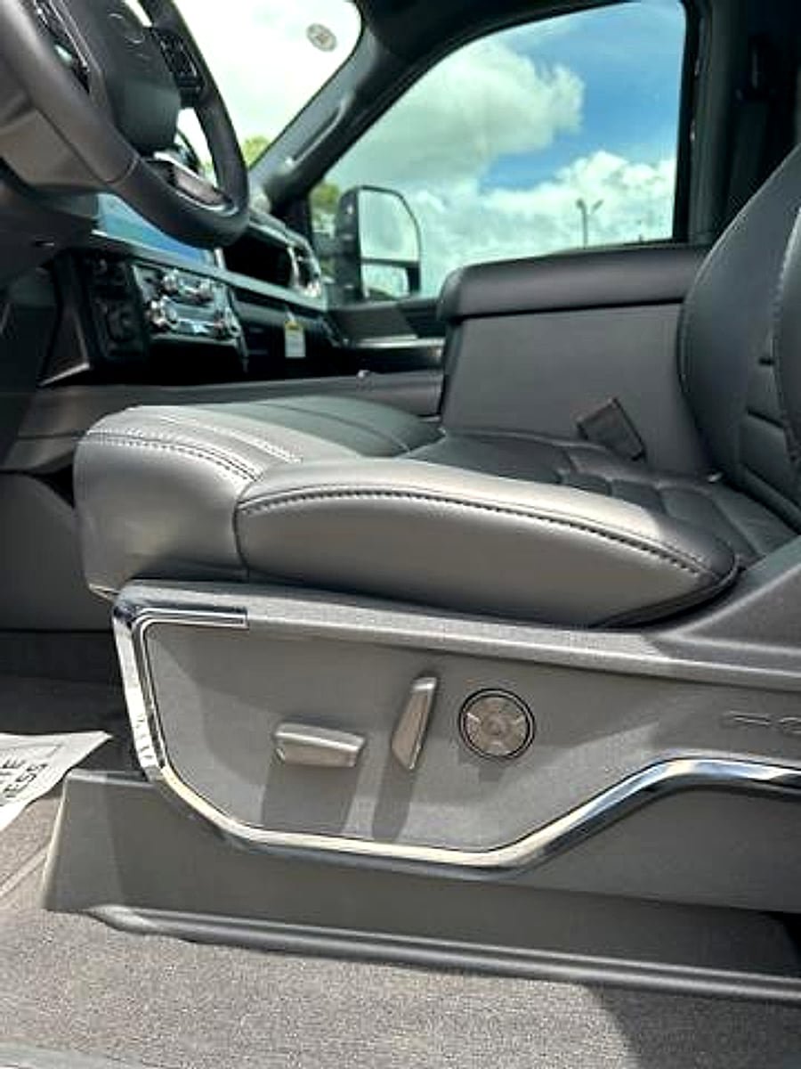 New 2025 Ford F250 Platinum AWD/4WD image 19