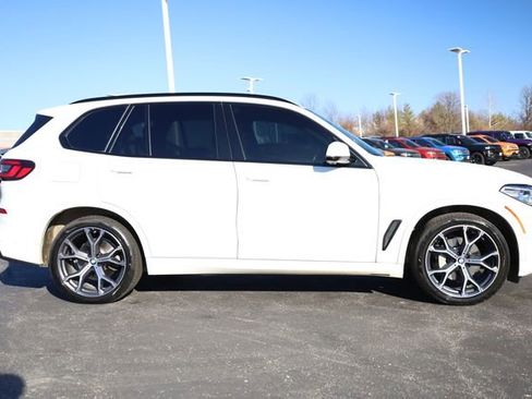 Used 2021 BMW X5 xDrive40i w/ M Sport Package image 4