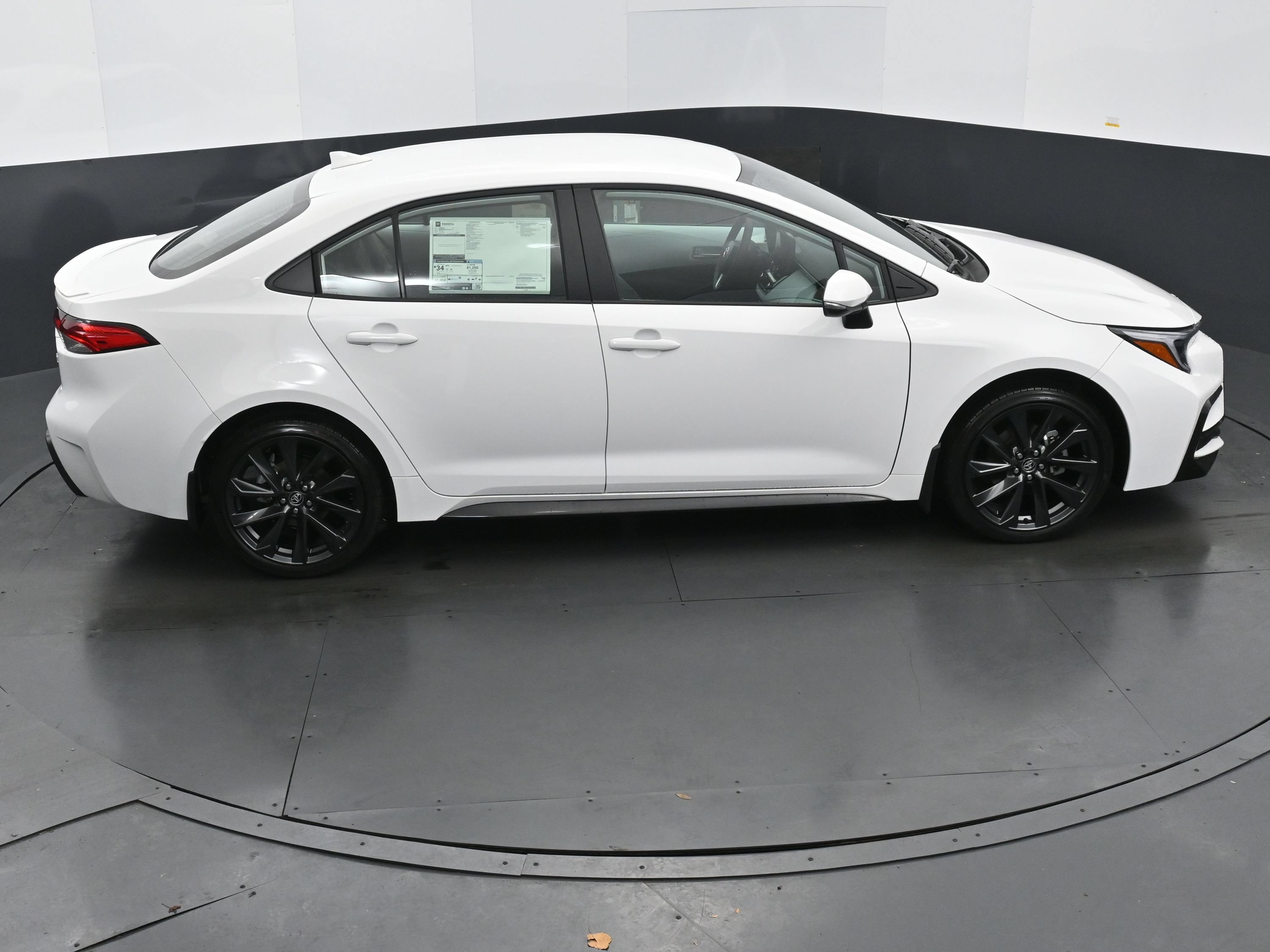 Used 2026 Toyota Corolla SE FWD image 33