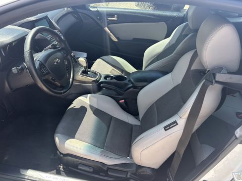 Used 2013 Hyundai Genesis 2.0T RWD image 9