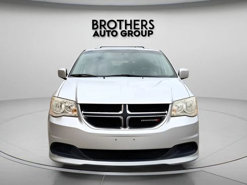 Used 2012 Dodge Grand Caravan SXT w/ UConnect Hands-Free Group FWD image 5