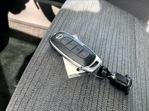 Used 2023 Nissan Rogue SV AWD/4WD image 14