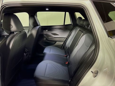 New 2025 Volkswagen Tiguan SE R-Line image 20