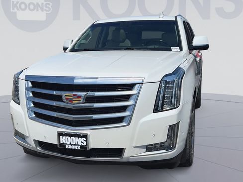 Used 2018 Cadillac Escalade Premium Luxury RWD image 5