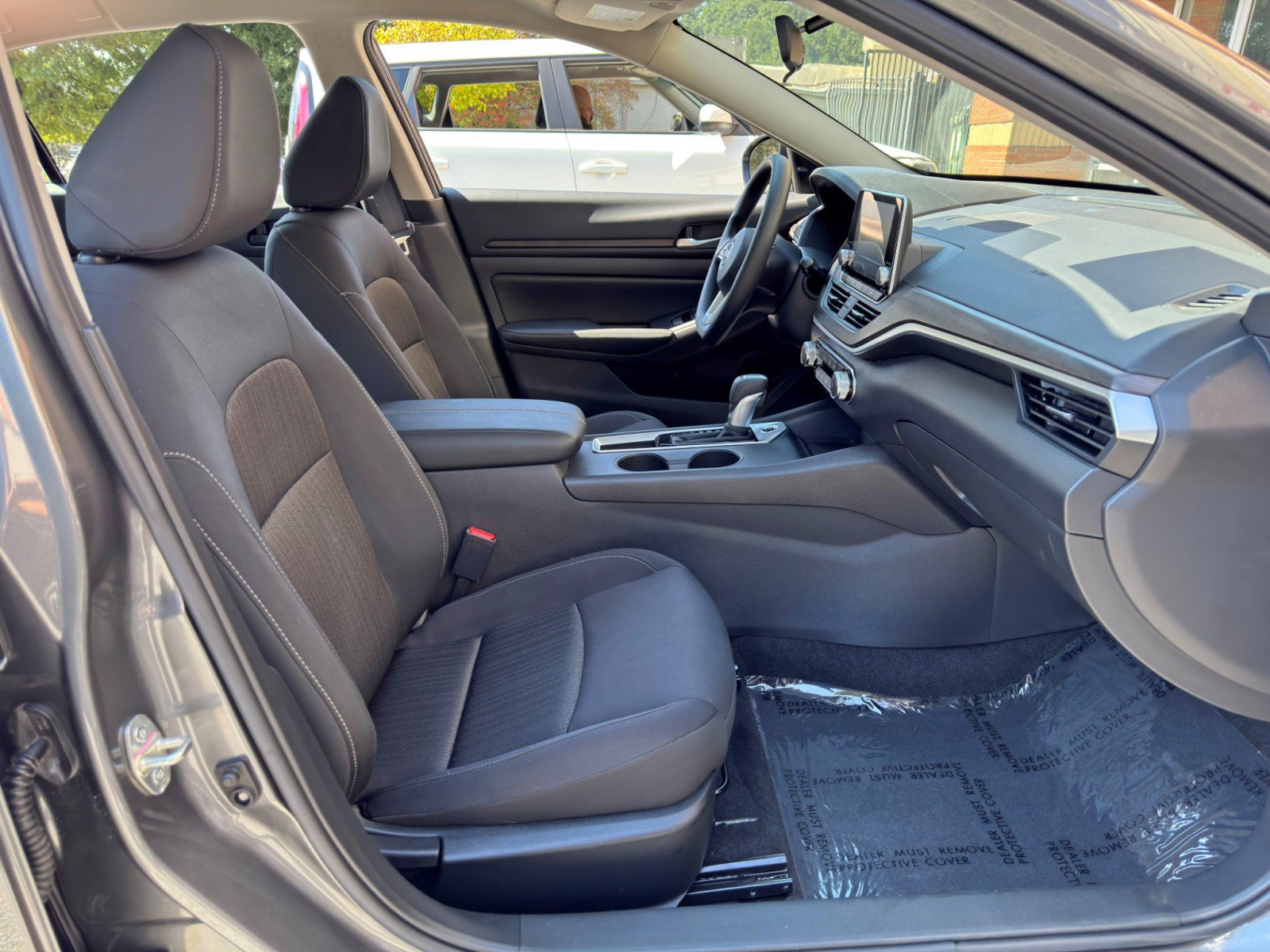 Used 2025 Nissan Altima 2.5 SV FWD image 14