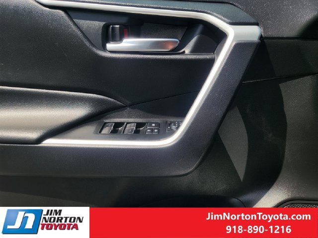 Used 2025 Toyota RAV4 XLE FWD image 23
