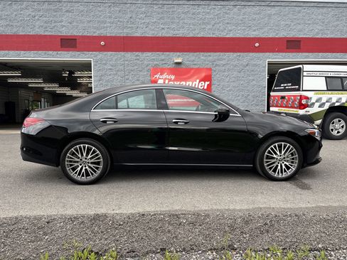 Used 2022 Mercedes-Benz CLA 250 4MATIC image 2
