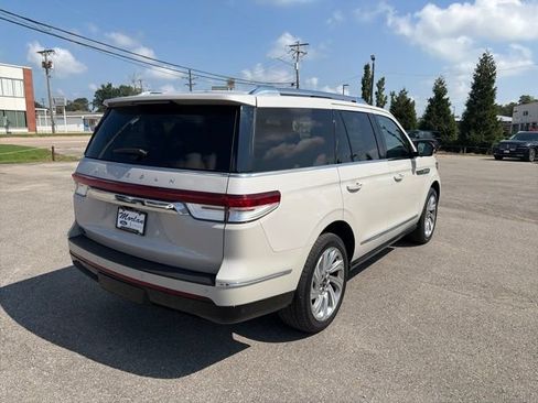 Used 2024 Lincoln Navigator Reserve AWD/4WD image 6