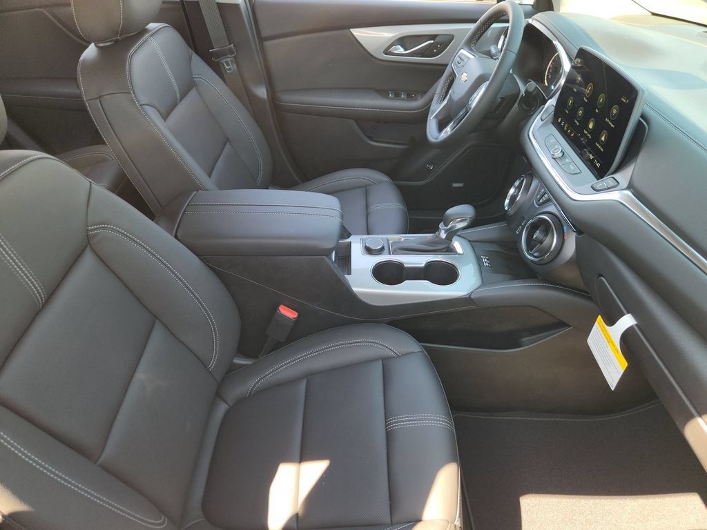New 2026 Chevrolet Blazer LT w/ Sound & Technology Package FWD image 10