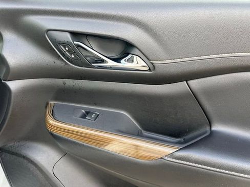 Used 2021 GMC Acadia SLE w/ Driver Convenience Package image 46