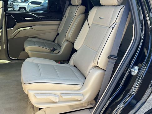 Used 2024 Cadillac Escalade Premium Luxury AWD/4WD image 29