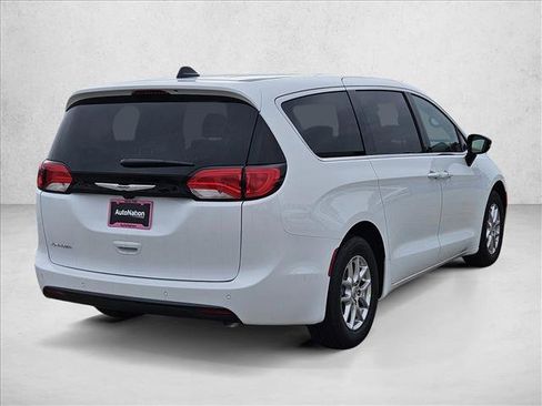 New 2025 Chrysler Voyager LX image 5