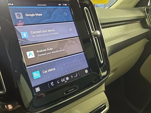 Certified 2023 Volvo XC40 B5 Ultimate w/ Climate Package image 21