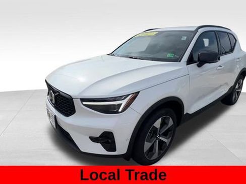 Used 2023 Volvo XC40 B5 Ultimate image 10