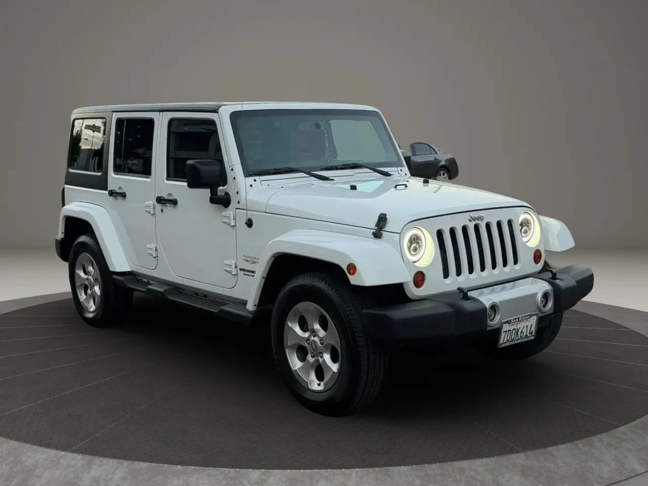 Used 2013 Jeep Wrangler Unlimited Sahara w/ Connectivity Group AWD/4WD image 3