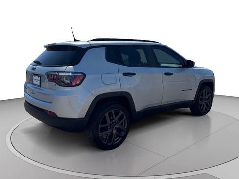 Used 2026 Jeep Compass Latitude AWD/4WD image 6