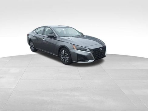 Used 2024 Nissan Altima 2.5 SV FWD image 10