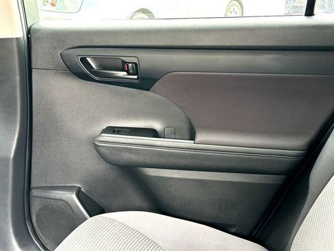 Used 2024 Toyota Highlander LE image 20