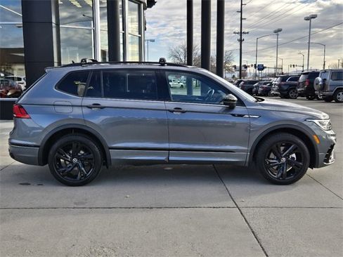 Used 2023 Volkswagen Tiguan SE R-Line image 42