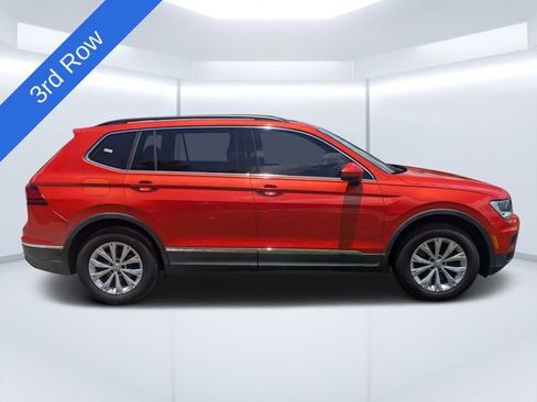 Used 2018 Volkswagen Tiguan SE w/ Panoramic Sunroof Package FWD image 2